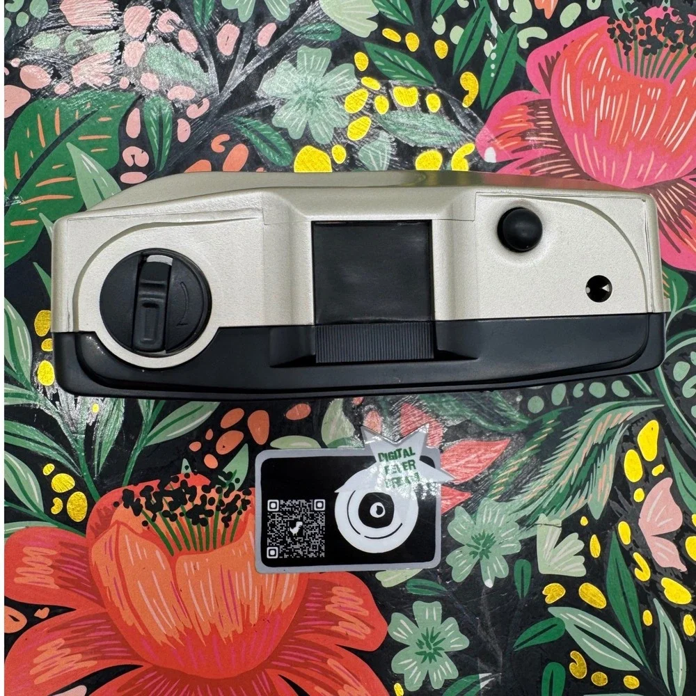 Sakar FF-9 35mm Point and Shoot Film Camera Focus Free Champagne Gold Retro
